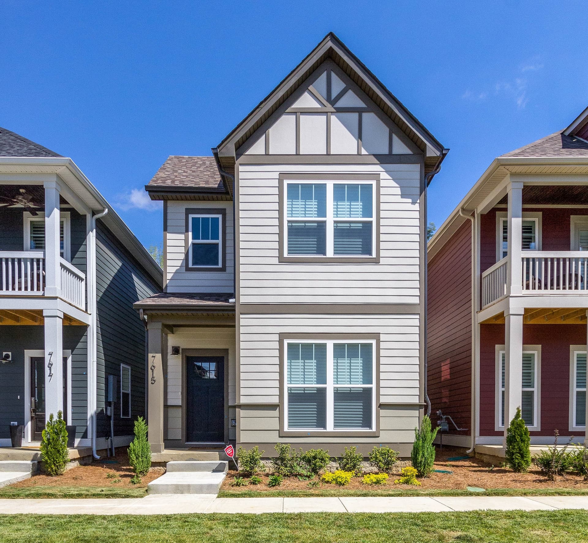 James Hardie manufacturer design inspiration showing Cobble Stone siding with Timber Bark trim