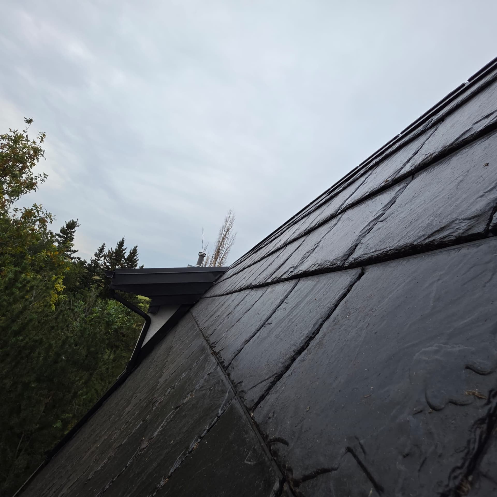 Completed side roof in Euroshield black slate