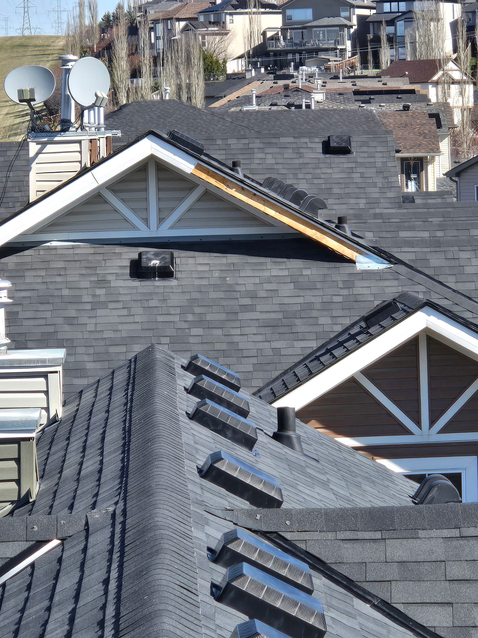 Exposed fascia and edge flashing displacement after wind damage